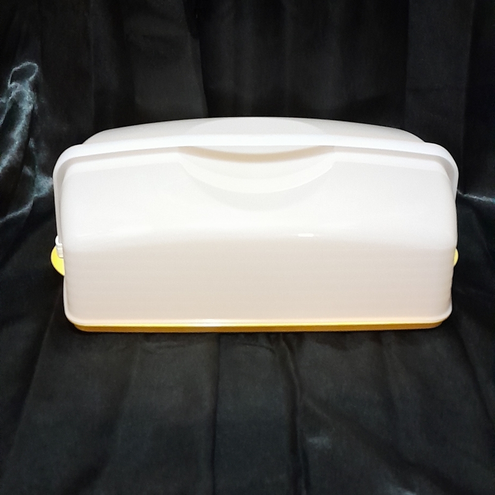 -- Tupperware Cake/Cupcake Rectangular Carrier Hold 18 or a 9x13 Cake Pre-o…